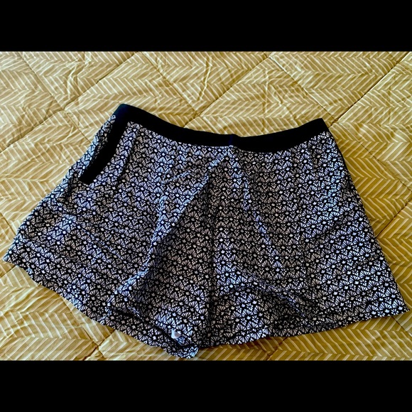 Forever New Shorts - Picture 1 of 6